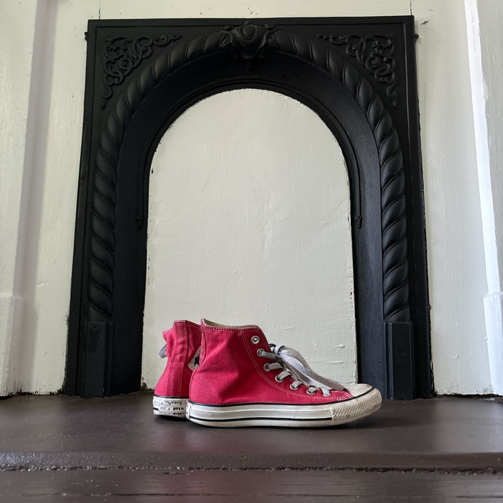 Red converse - Picture 3 of 3